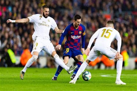 الكلاسيكو.. موعد مباراة برشلونة ضد ريال مدريد في كأس السوبر الإسباني                  
        

             
        
            
        
 منذ 15 ثانية