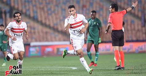 جماهير الزمالك تحتفل مع اللاعبين بالفوز على بلاك بولز
  منذ 17 دقائق