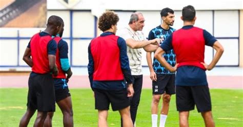 علي ماهر يجتمع بلاعبى المصرى على هامش الاستعداد للزمالك