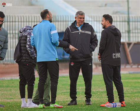 اجتماع بين فاسيليو وعبدالرحمن جبنة قبل انطلاق مران غزل المحلة.. فيديو