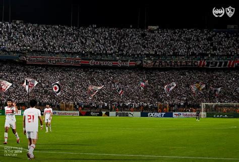 جماهير الزمالك تحتفل مع اللاعبين بعد التتويج بالبطولة العربية للطائرة